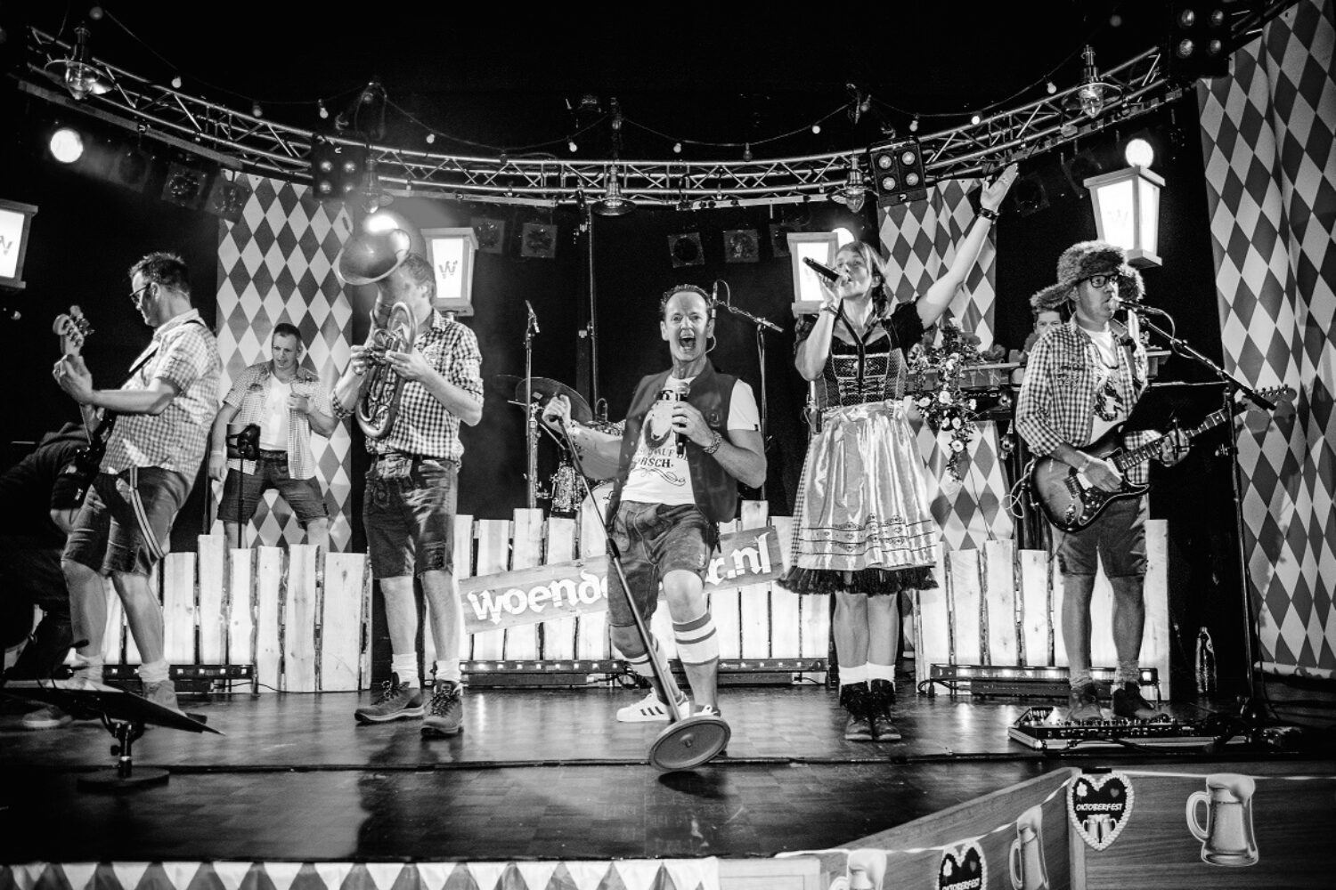 Woenderbaar speelt live tijdens Oktoberfeest in Kinrooi (B), 10-10-2015